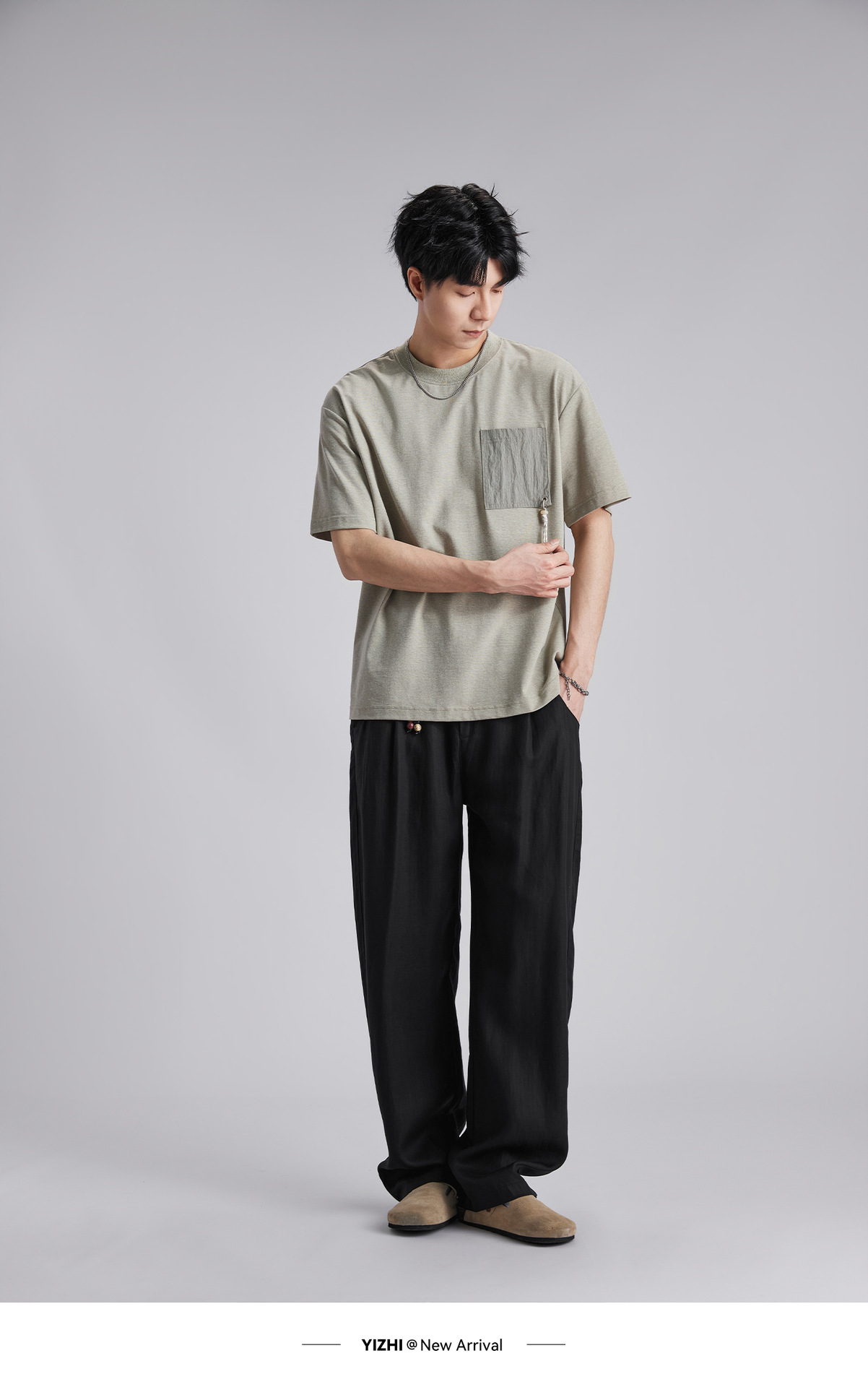 Áo thun nam cổ tròn tay ngắn chất liệu cotton thoáng mát, form rộng thả vai, túi đắp phối màu đính cườm — đen chi tiết 9