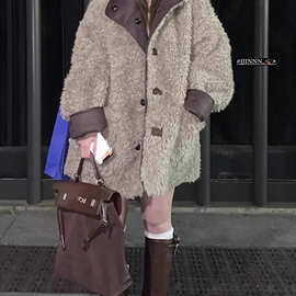 厂家直销黑 王炸两面穿重工皮毛一体机车服外套女冬保暖上衣皮草