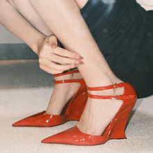 小众红色高跟鞋女年新款性感尖头浅口一字扣带坡跟玛丽珍单鞋