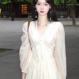 法式高级感领蕾丝连衣裙女秋季内搭长袖裙子白色设计感长裙