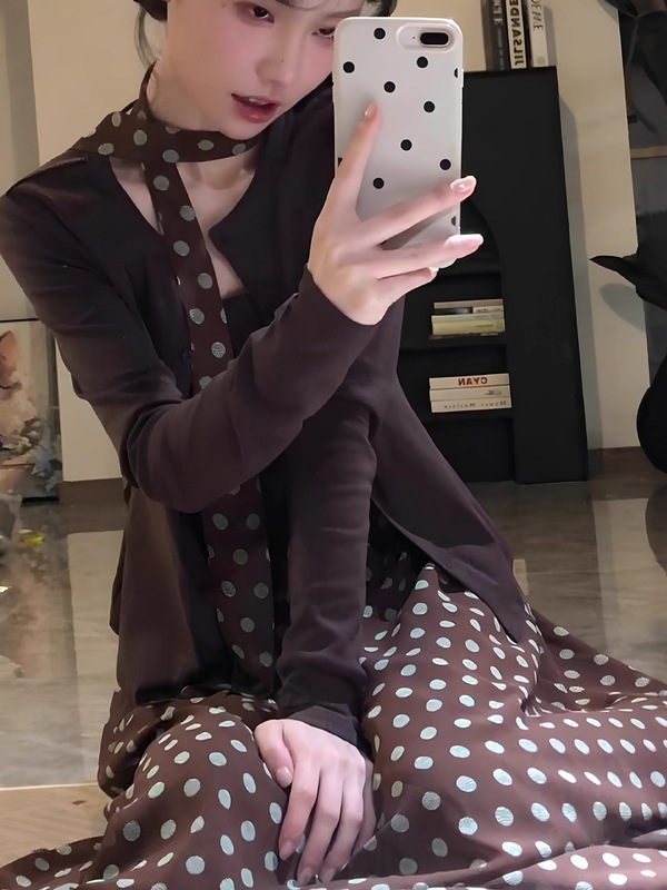 韩系穿搭一整套甜美减龄温柔吊带上衣针织开衫波点半身裙三件套女|undefined