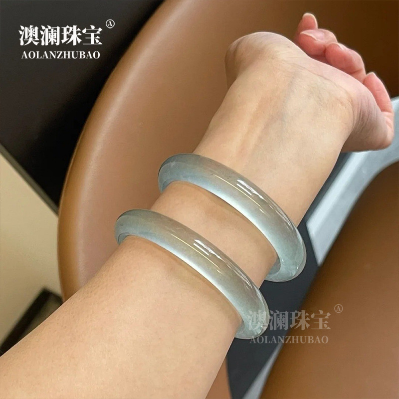厂家批发高冰油青石英岩手镯水沫玉翡翠色葡萄肉淡绿色正圈玉镯子