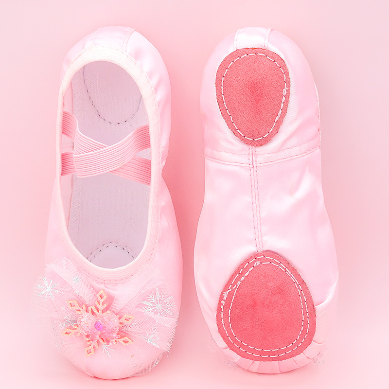 2024 nuevos zapatos de baile para niños zapatos de entrenamiento de satén niñas princesa zapatos de entrenamiento de baile de suela blanda zapatos de baile de garra de gato