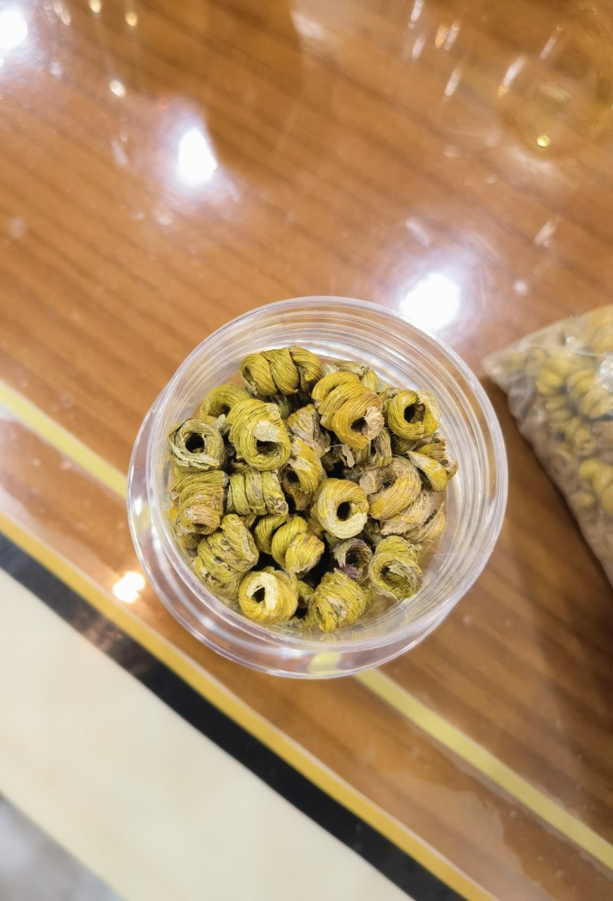 Tie Pi Shi Hu Feng Dou Dried Dendrobium Officinale Stems Huoshan Style Traditional Processing for Cooking and Herbal Soup in use