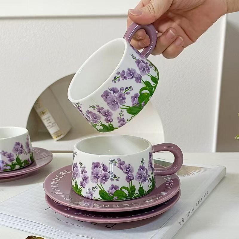 Taza de café francesa de nicho, mariposa de alta calidad, lujo ligero, retro, alta sensación, taza de menú de la tarde de cerámica inglesa.