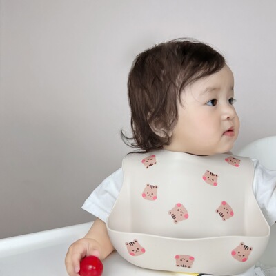 2022 new pattern Infants Bibs silica gel Complementary food Having dinner Cartoon Bibs baby Anti-oil Saliva towel