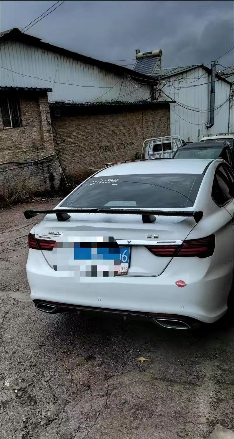 Automobile general tail three-compartment non-perforated paste-type aircraft wing brand new large tail moving running wing modification parts