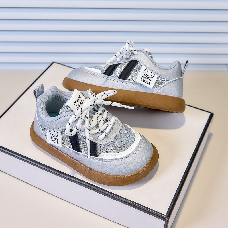 Zapatos de skate para niños 2026 primavera y otoño nuevos zapatos casuales para niños con sequillas de moda zapatos deportivos para niñas con suela suave zapatos para bebés