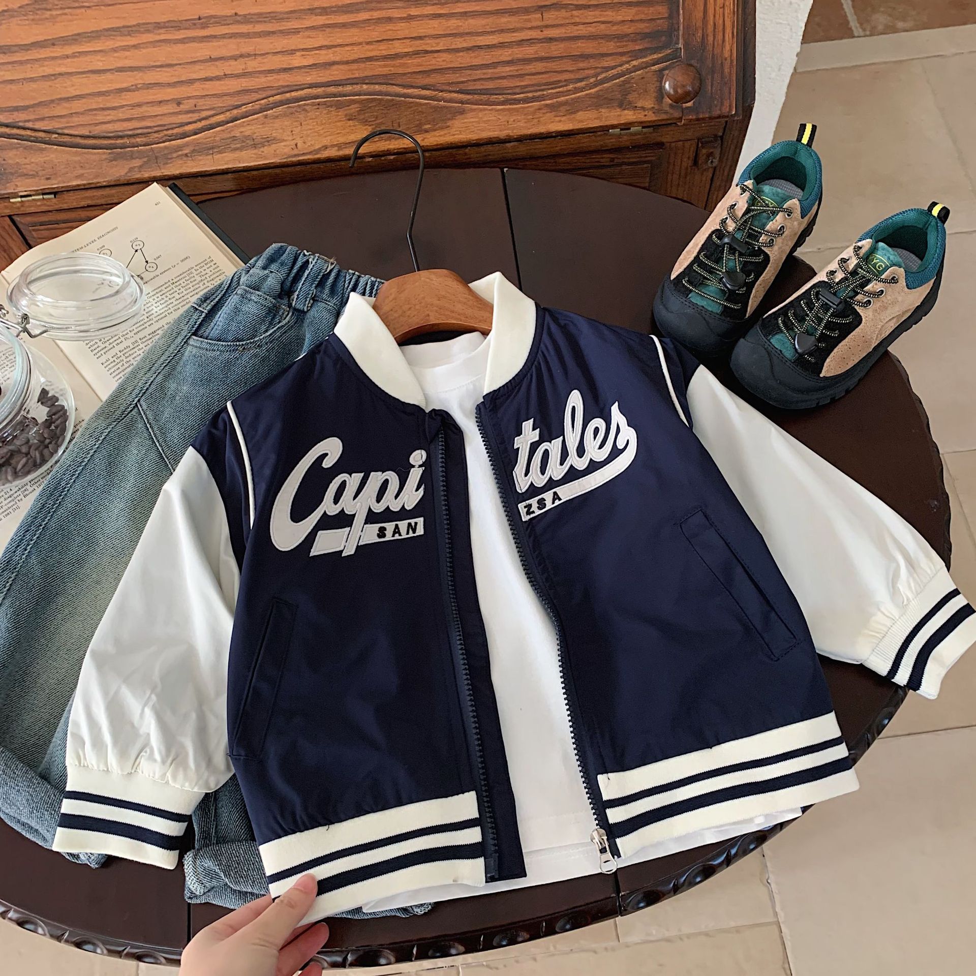 Manteau d'automne pour garçons 2024 nouvel article pour garçons et filles, version coréenne d'un ensemble de combinaison de baseball élégant pour enfants_voghion.com