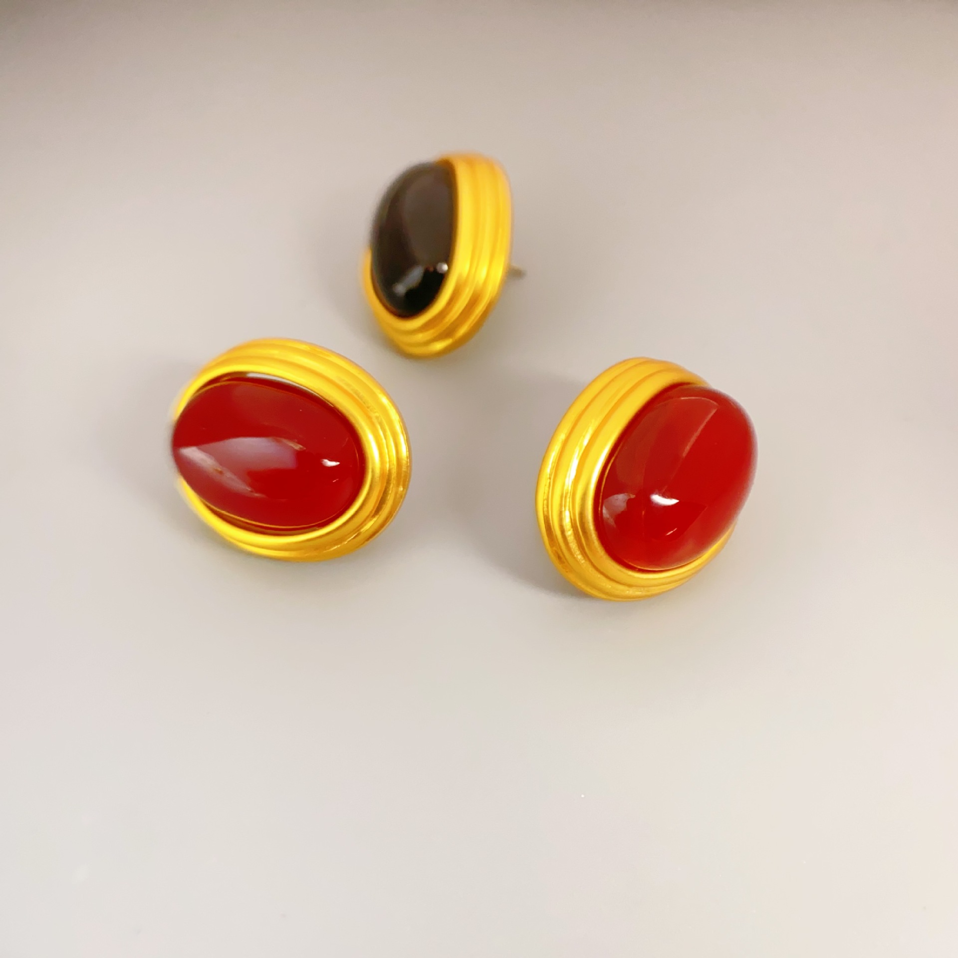 歐美復古時尚橢圓螺旋紋理金色輕奢鑲嵌黑紅瑪瑙個性氣質中古耳釘