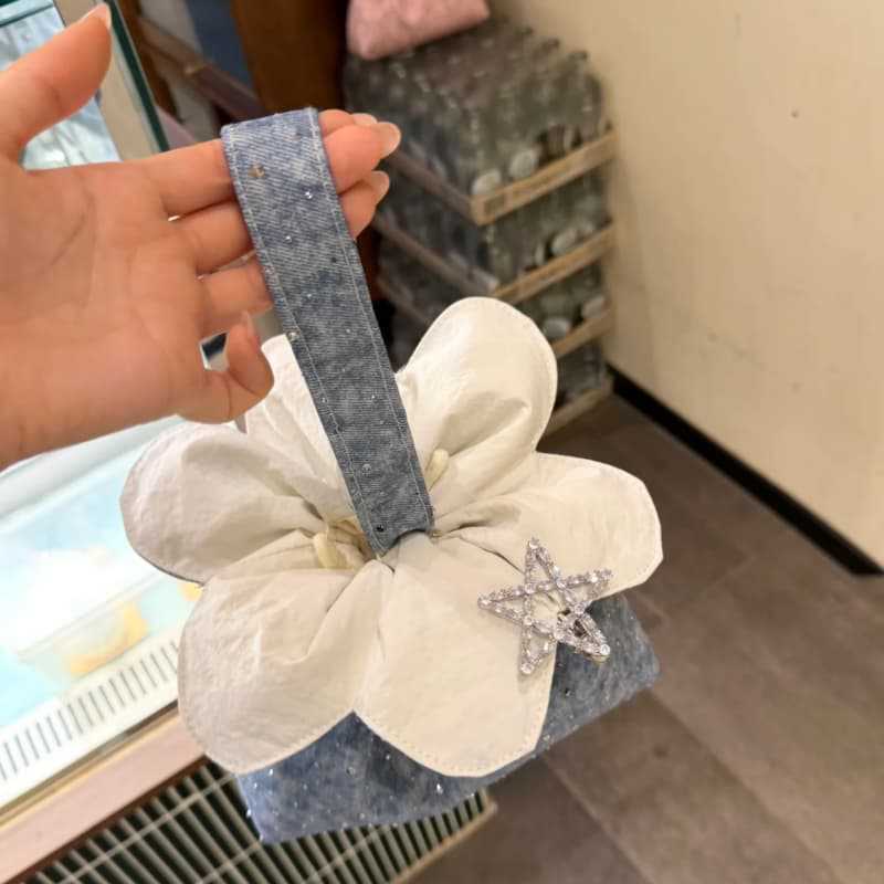 Summer New Style Denim Flower Handbag with Rhinestone Five-Pointed Star Decoration, Girly Portable Storage Bag Summer New Style Denim Flower Handbag with Rhinestone Five-Pointed Star Decoration, Girly Portable Storage Bag