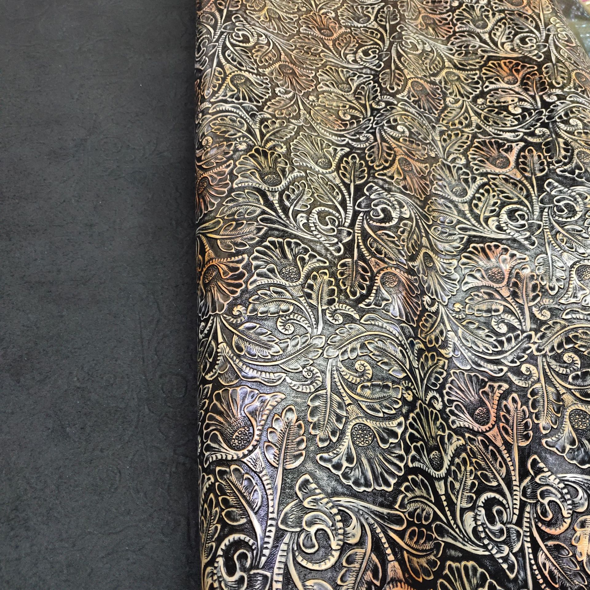 提花擦色头层牛皮现货双色牛皮革箱包皮革面料