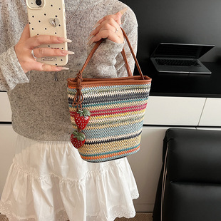 һ�����l�ﶬ������߅�ȼٲ�ɫ�ݾ�����Ůʽ���eˮͰ��б���