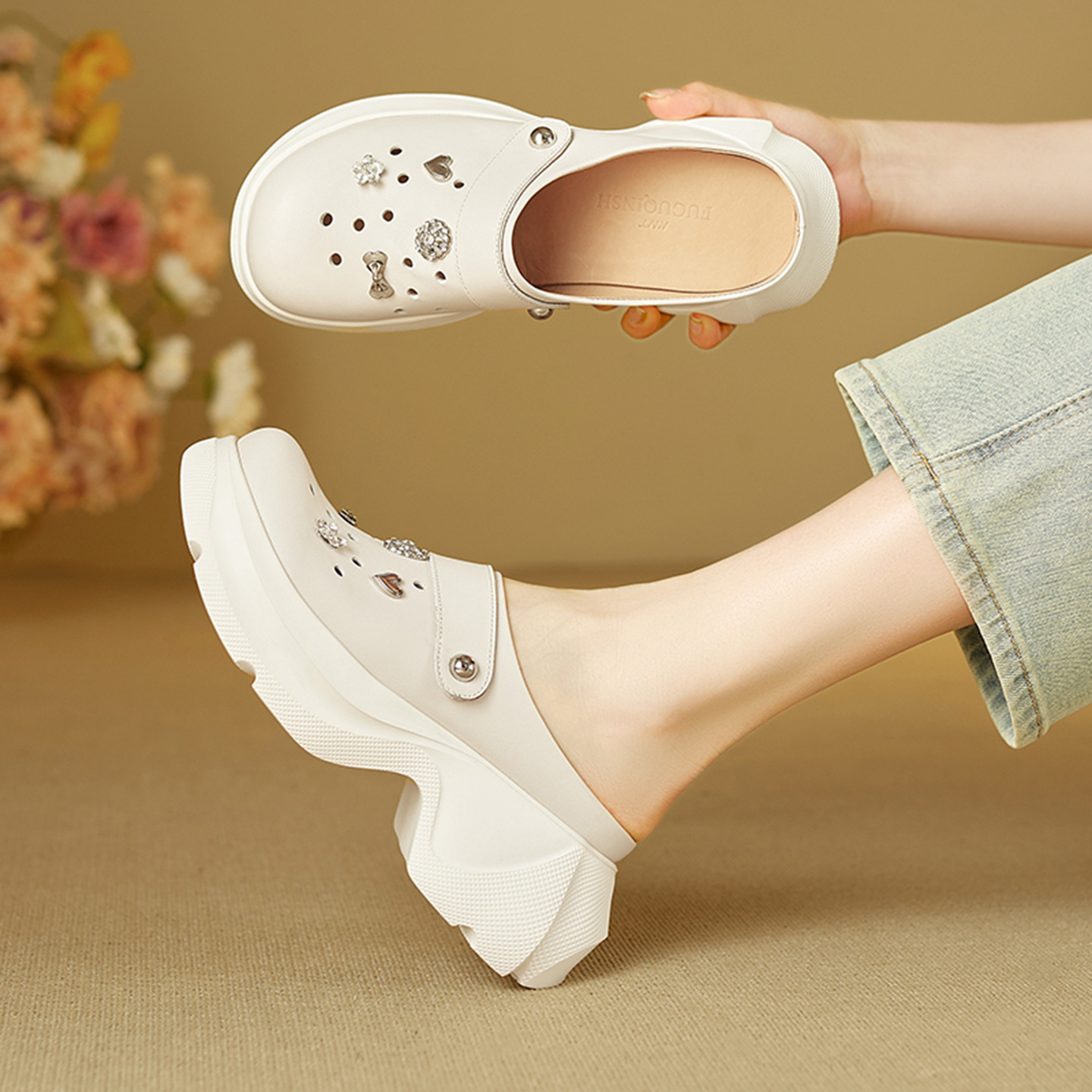 Dép lê nữ mũi nhọn da bò đế dày gót cao 9 cm — màu trắng ngà