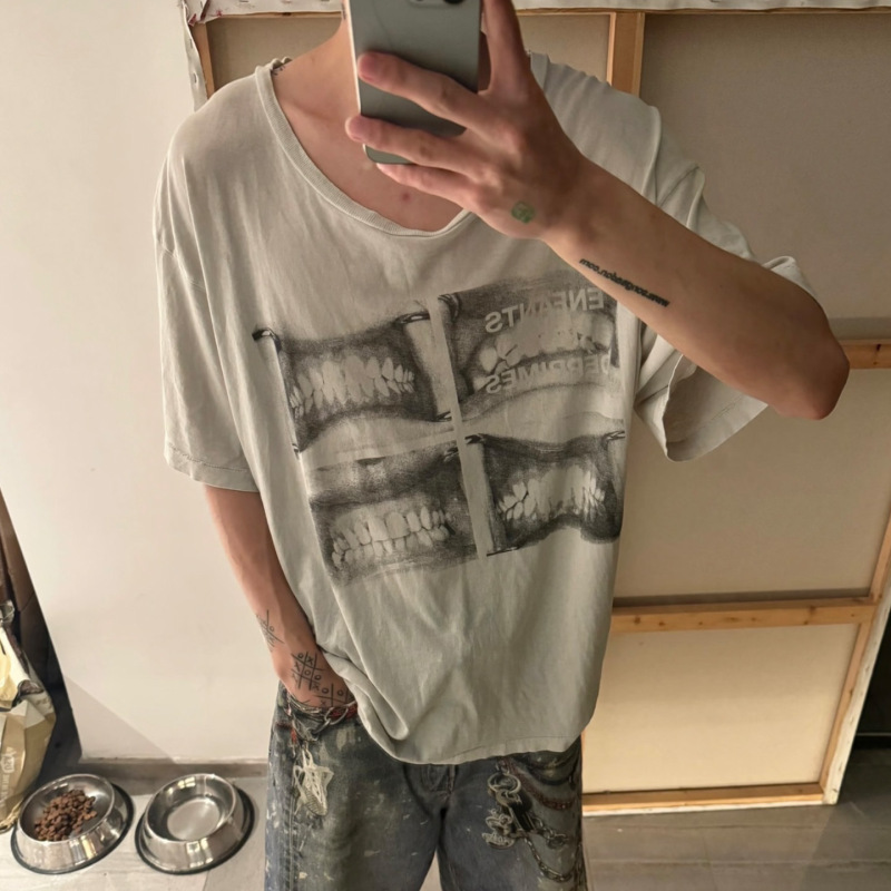 Erd Cuout Melancholic Rich Second Generation Retro Teeth Print Letter Loose Short Sleeve T-Shirt Same Style as Lee Seung-Jun Trendy Erd Cuout Melancholic Rich Second Generation Retro Teeth Print Letter Loose Short Sleeve T-Shirt Same Style as Lee Seung-Jun Trendy