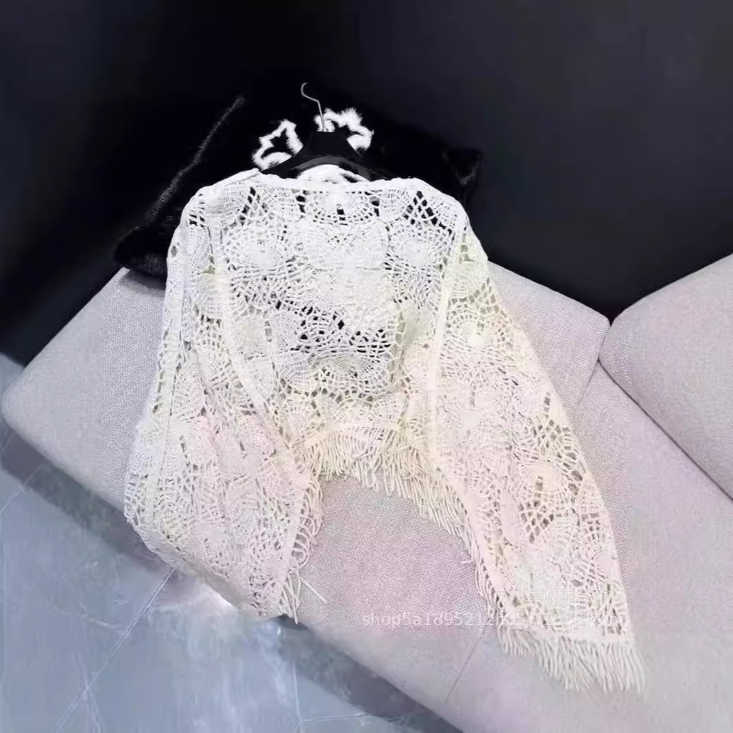 Autumn 2024 New Tassel Hollow Out Blouse Simple Small Shirt Bat Sleeve Loose Knit Short Top for Women