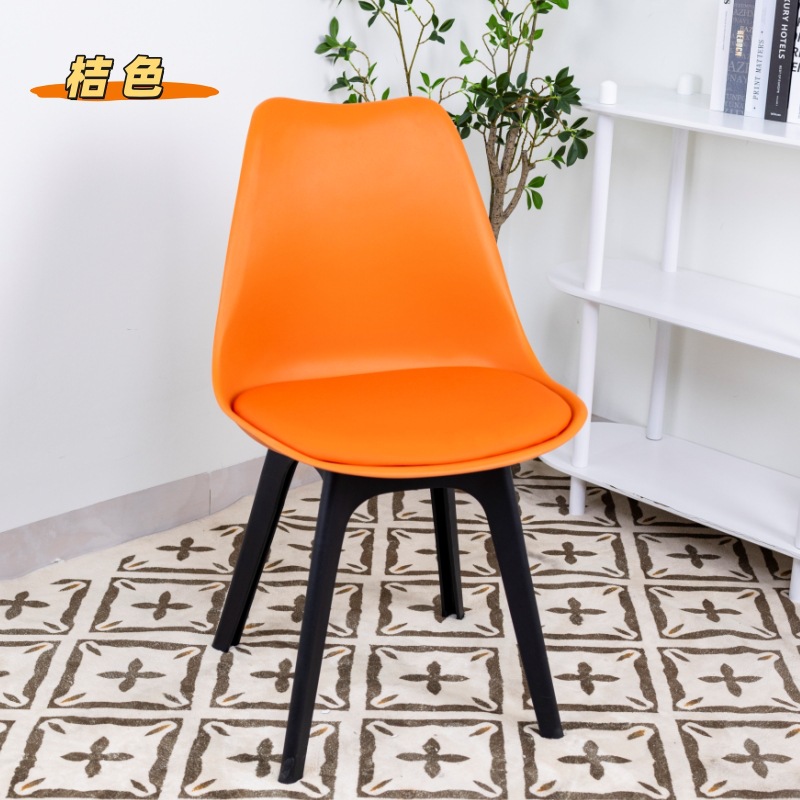 Fabricantes Nordic simple silla de plástico Imms silla adulto hogar Tulip plástico pie suave bolsa silla al por mayor