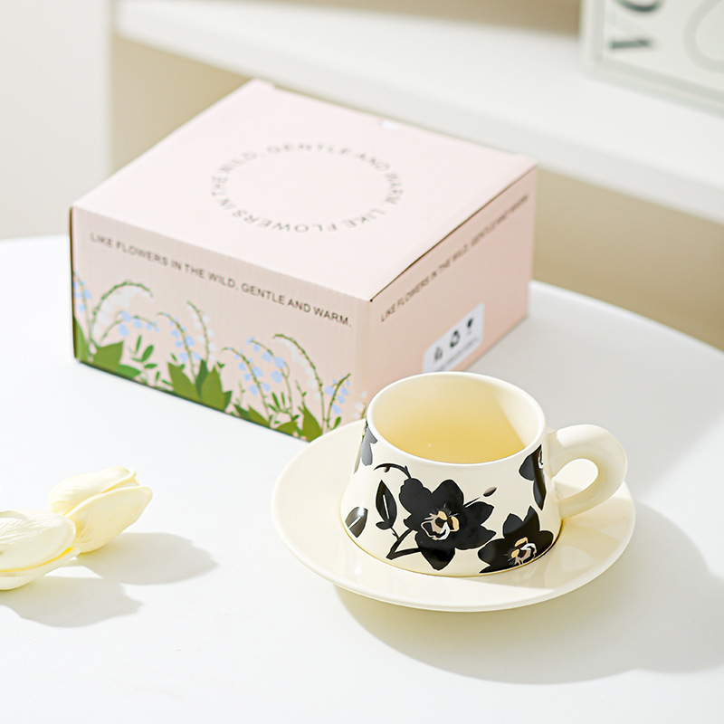 Trabajadores de oficina creativos Té de la tarde Taza de café Juego de platillos Taza de cerámica Sentido de alta gama Taza de regalo para recién casados