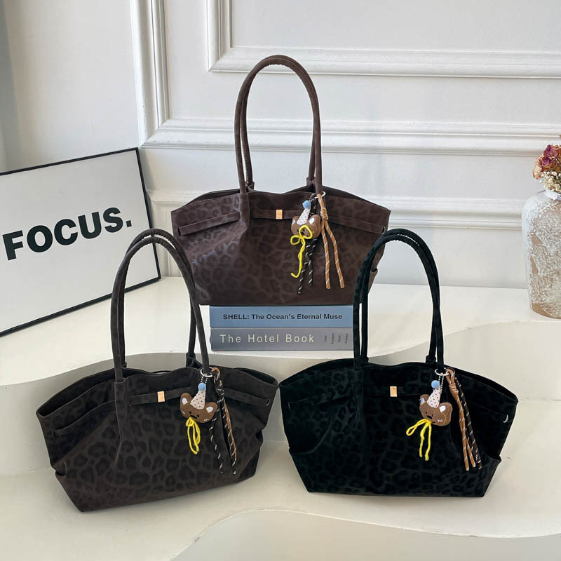Cross-border Trendy Retro Handheld Bucket Bag for Women, 2026 Autumn New Leopard Print Light Luxury Shoulder Bag, Commuting Underarm Bag