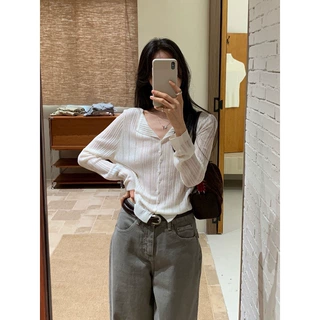 BRIVIN白色亨利领镂空羊毛针织衫女早秋新设计感显瘦波浪扣上衣