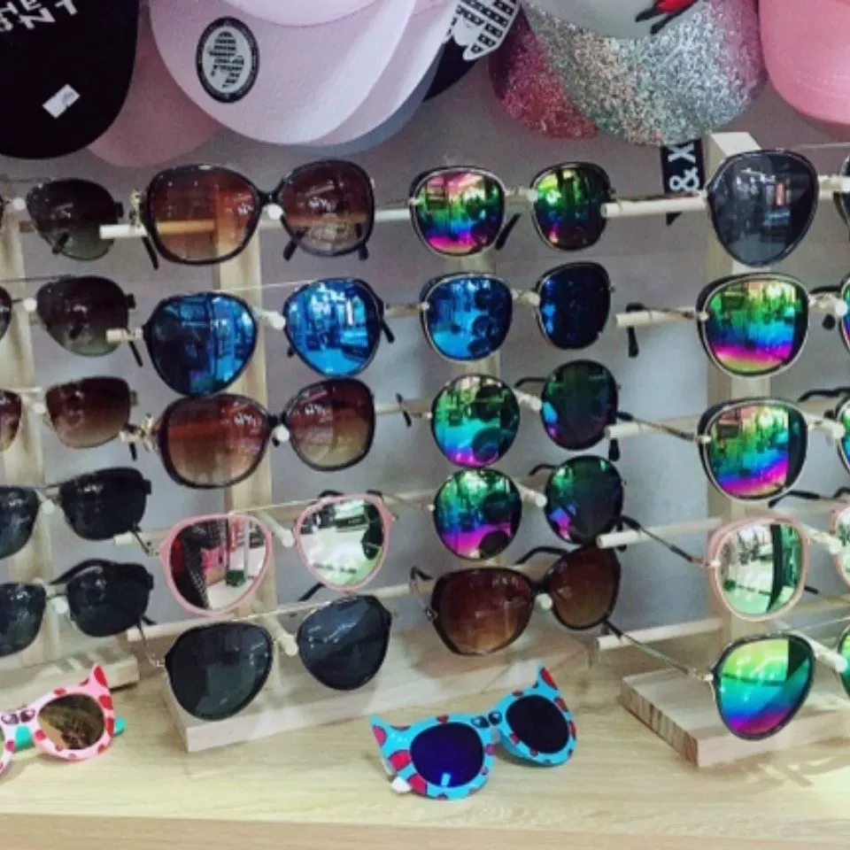 Glasses, sunglasses, diverse stand