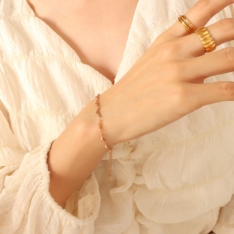 Conjunto de joyería transfronteriza chapada en oro, pequeño animal fresco y dulce europeo y americano, colgante de delfín, collar, material de acero de titanio