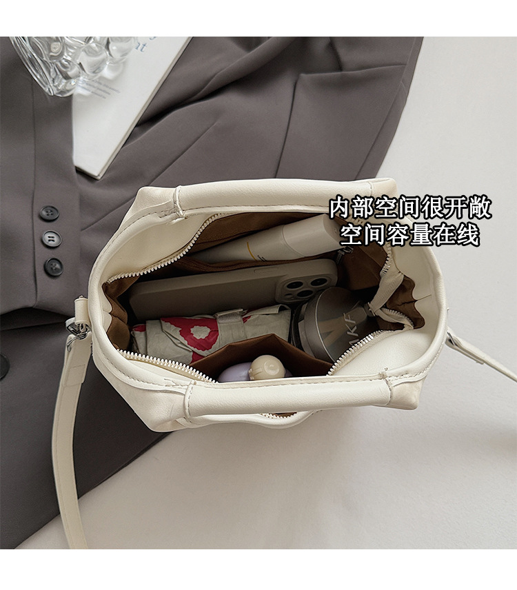 Summer fashion women's versatile hand-held niche crossbody design 2025 simple crossbody bucket bag, new Korean style for commuting undefined