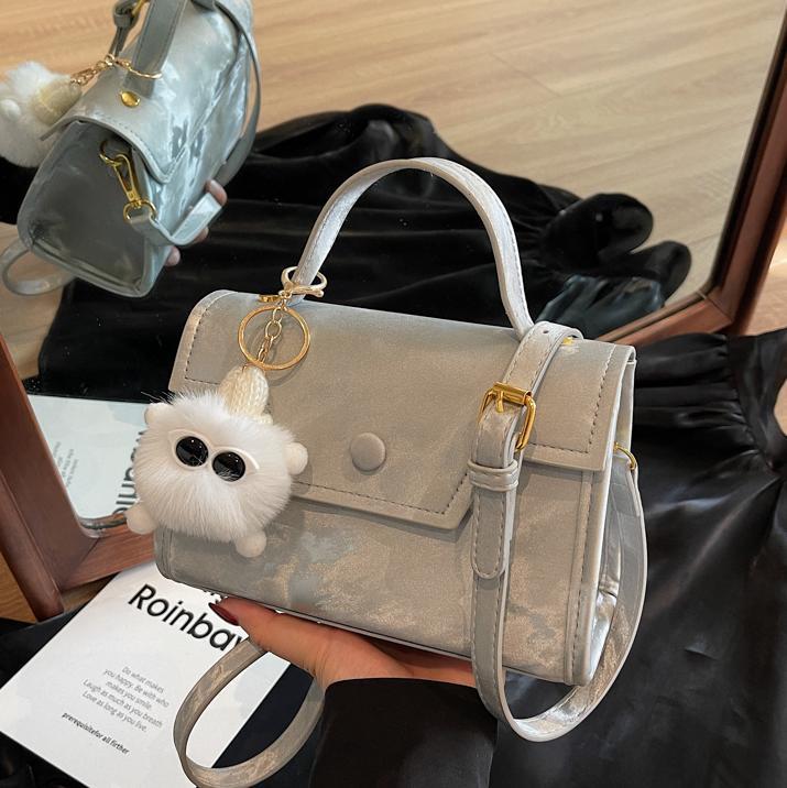 Bolso cuadrado pequeño de mano de estilo occidental de todo fósforo para mujer 2025 nuevo bolso de viaje de ocio ligero bolso de mensajero simple de sentido avanzado