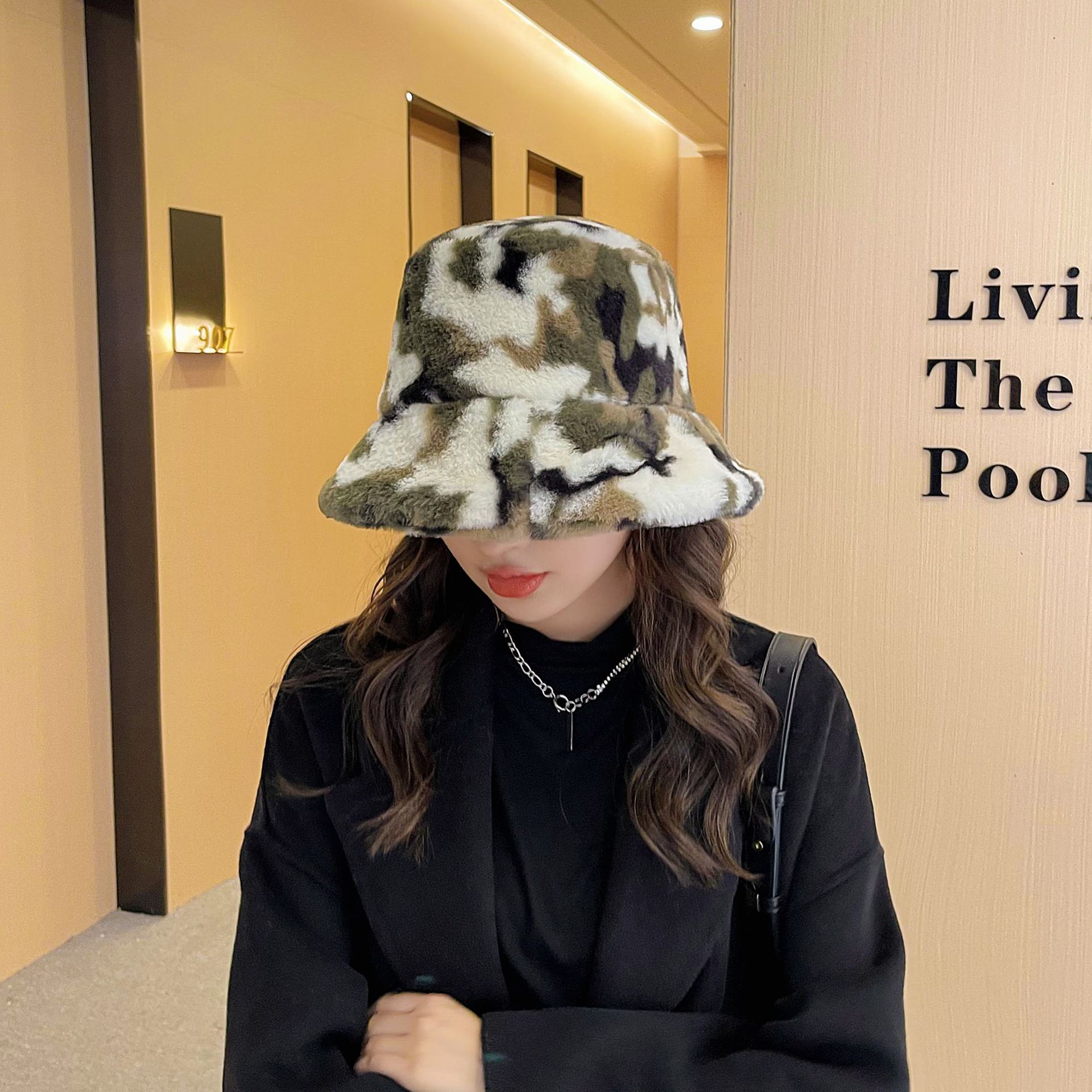 High-profile Figure Ht Hat Female Autumn And Winter Korean Fashion All-matching Fisherman Hat Lamb Wool Winter Suitable For Round Faces Plush Bucket Hat display picture 5