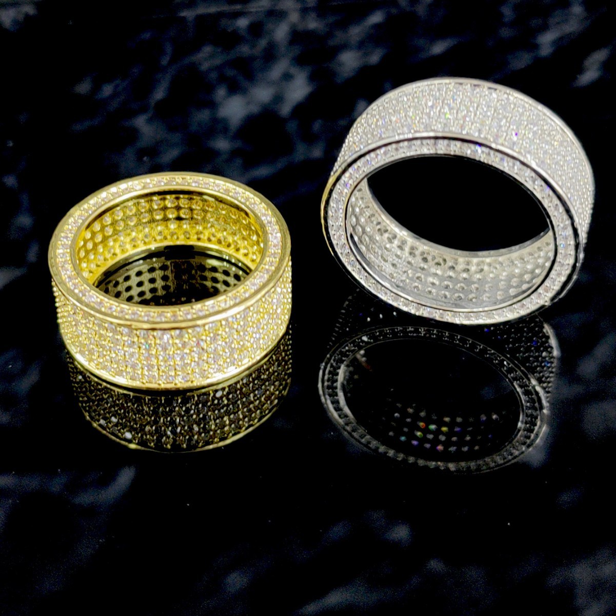 Europa y los Estados Unidos nuevos anillos de zircón de bronce caliente Hip Hop comercio electrónico transfronterizo Europa y los Estados Unidos fabricantes de anillos de hombres y mujeres al por mayor