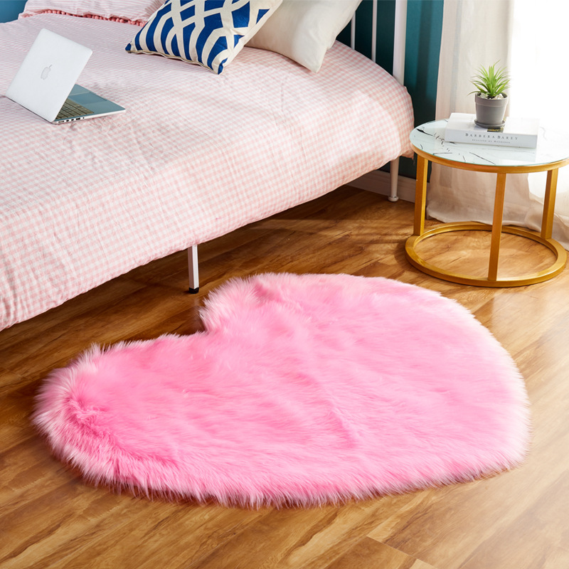 Cross-border Amazon heart-shaped plush rug bedroom sofa cushion long pile rug dropshipping one piece