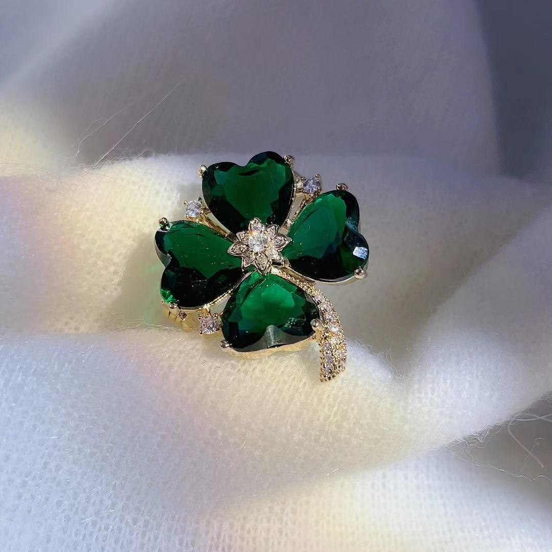 Lucky Four-leaf Clover Brooch High-end Women's Anti-walking Pin Exquisite Corsage Fixed Clothes Suit Accessories