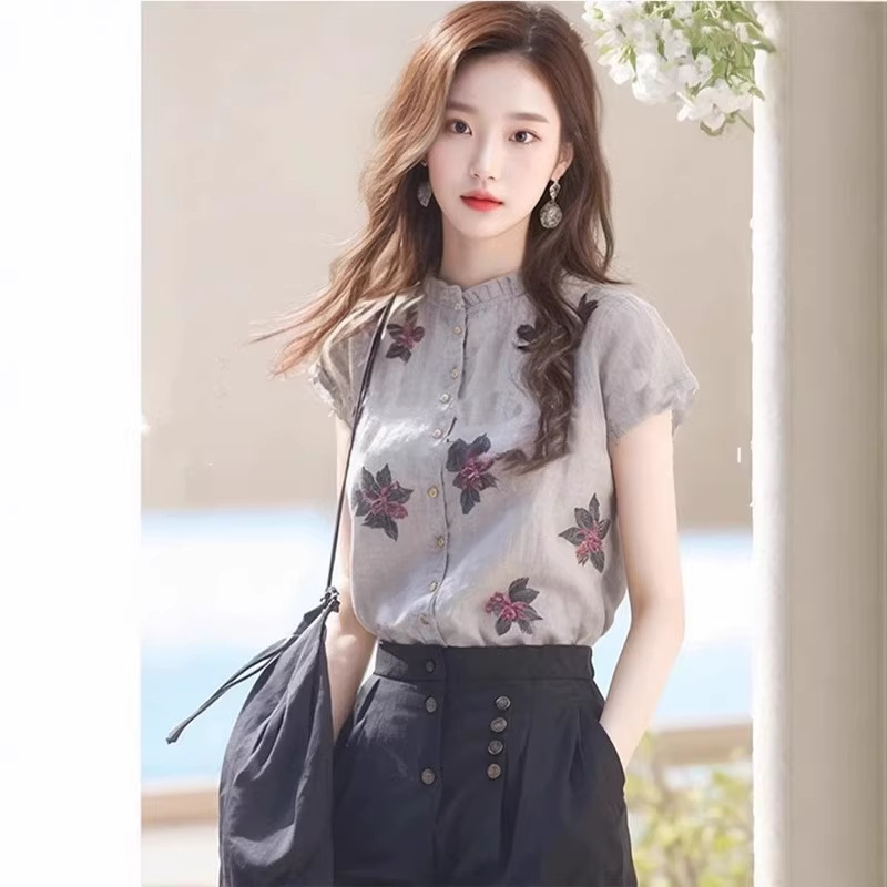 Áo sơ mi ngắn tay nữ họa tiết hoa xám thời trang — màu xám chi tiết 1