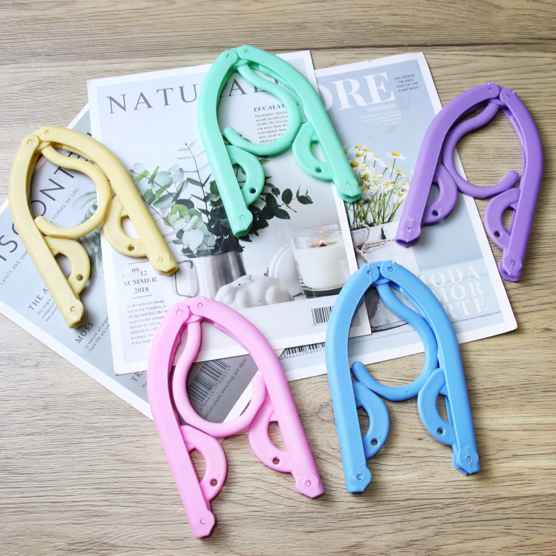 Folding clothes hanger multi-functional clothes hanger non-slip outdoor travel portable clothes hanger for business trip household magic clothes hanger wholesale