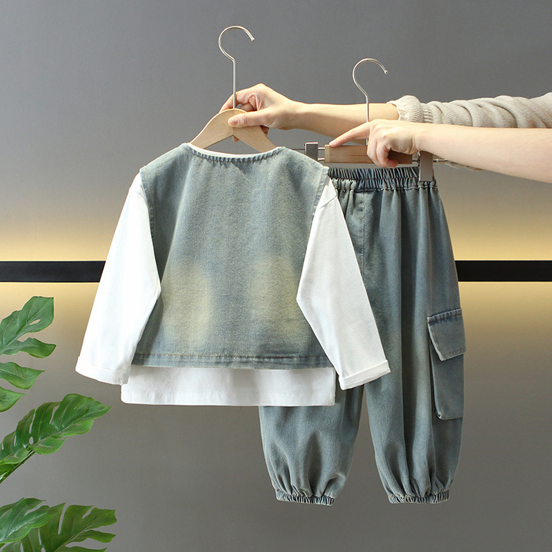 7681 traje de chaleco de mezclilla de primavera para niños 2025 nuevo traje de tres piezas para niños guapo y de moda de primavera y otoño