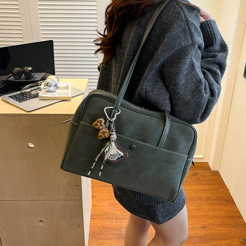 Bolsa de bolos de alta sensación para mujeres otoño / invierno 2025 nueva gran capacidad de transporte de hombro bolsa de mano bolsa de almacenamiento