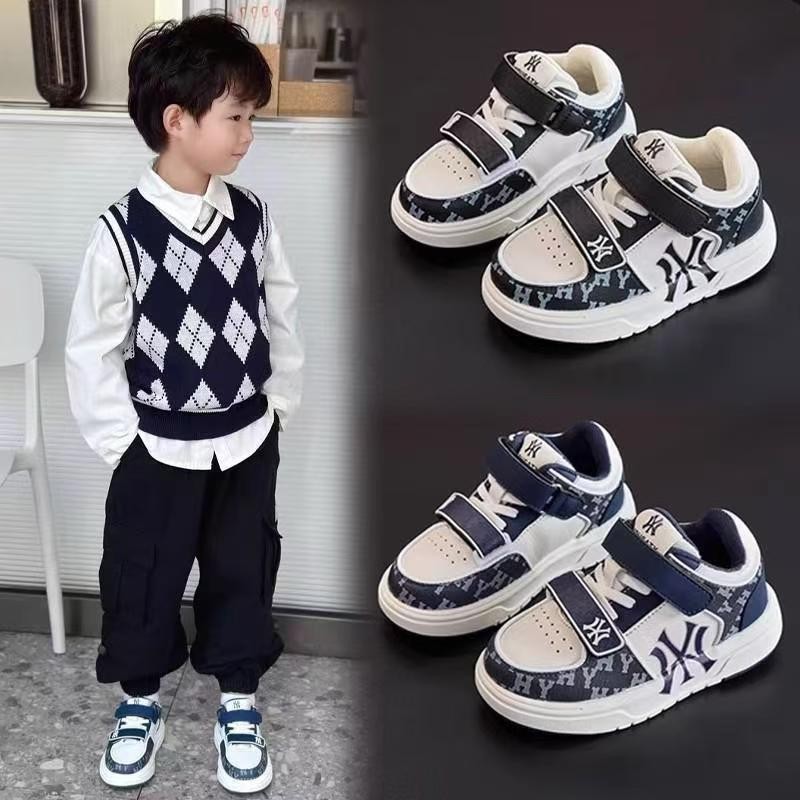 Demi-season lightweight children's casual footwear for boys