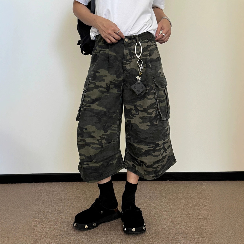 American high street style cool camouflage denim cropped pants for men and women, summer loose casual trendy multi-pocket wide-leg shorts American high street style cool camouflage denim cropped pants for men and women, summer loose casual trendy multi-pocket wide-leg shorts