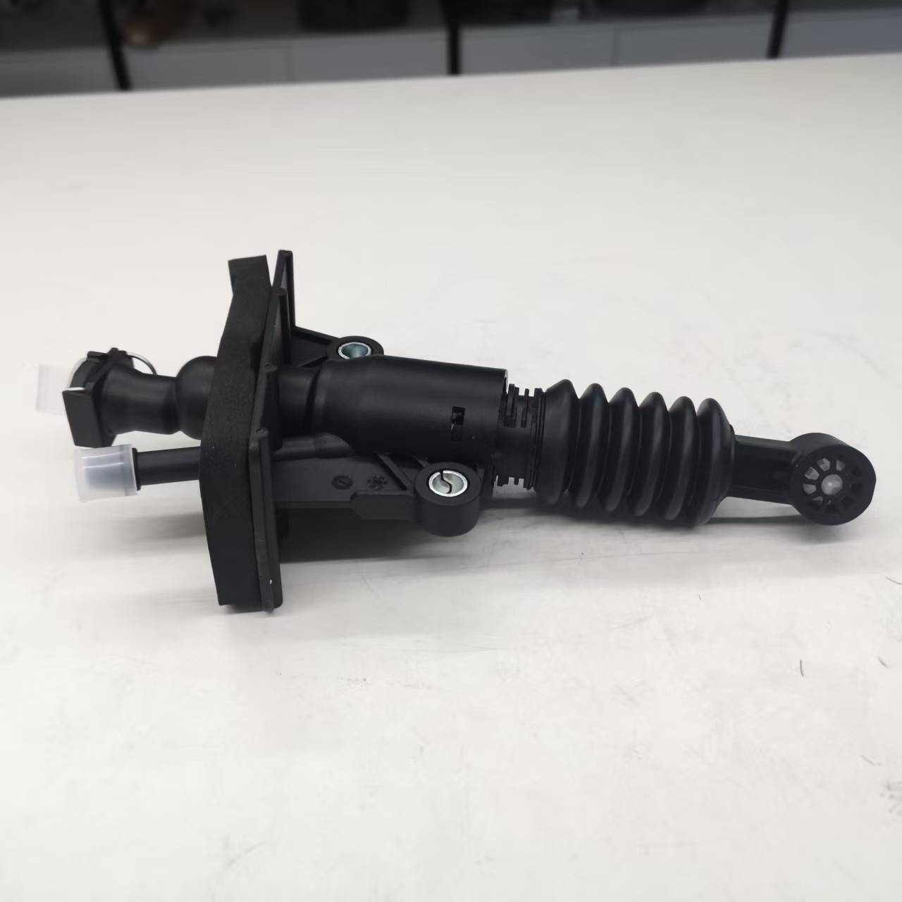 Clutch Master Cylinder Suitable for Chevrolet Onix Nova Tracher 25204558 24585304