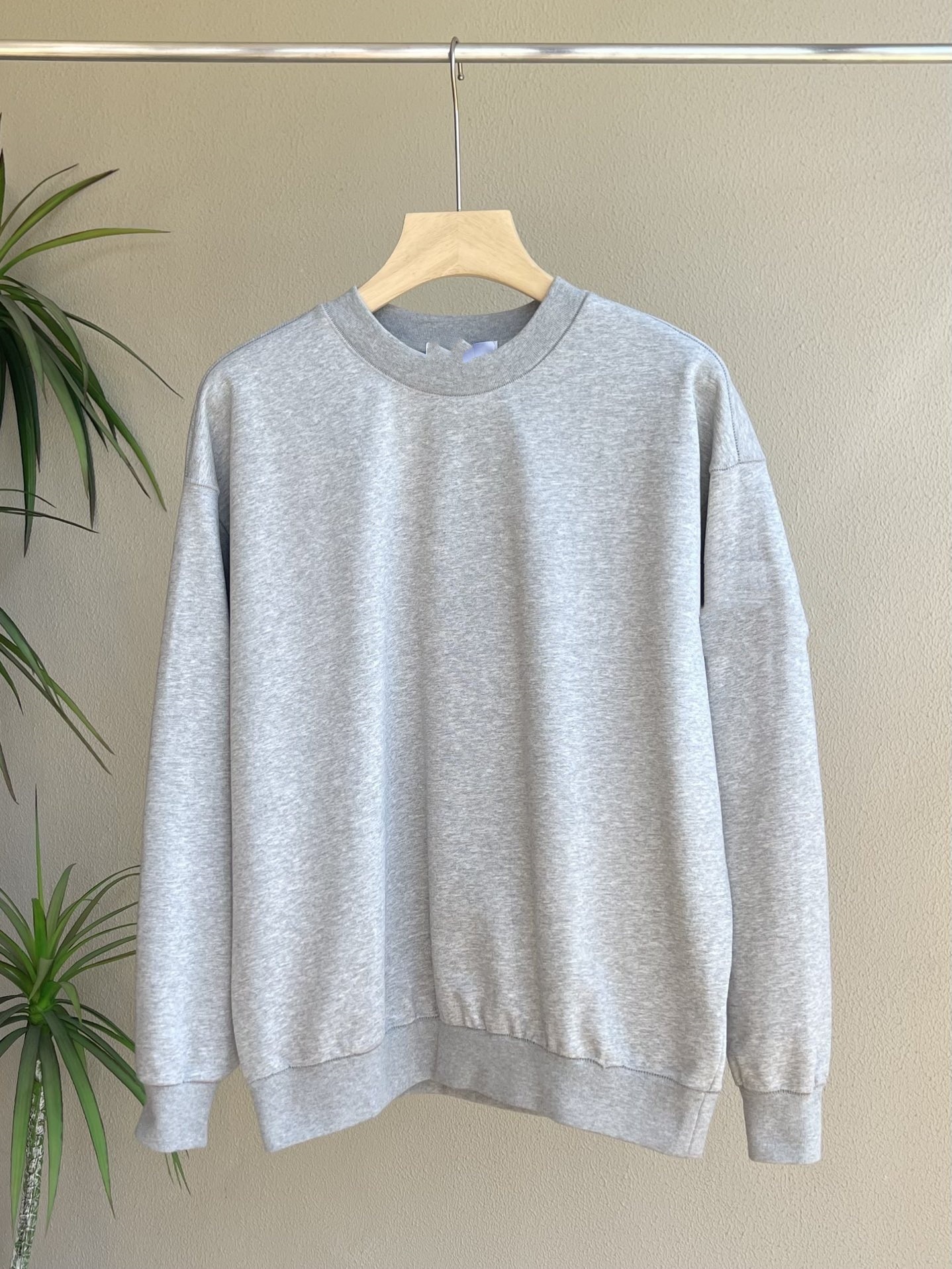 24SS Brazalete cuello redondo jerry suéter pareja brazalete cuello redondo collar suéter moda