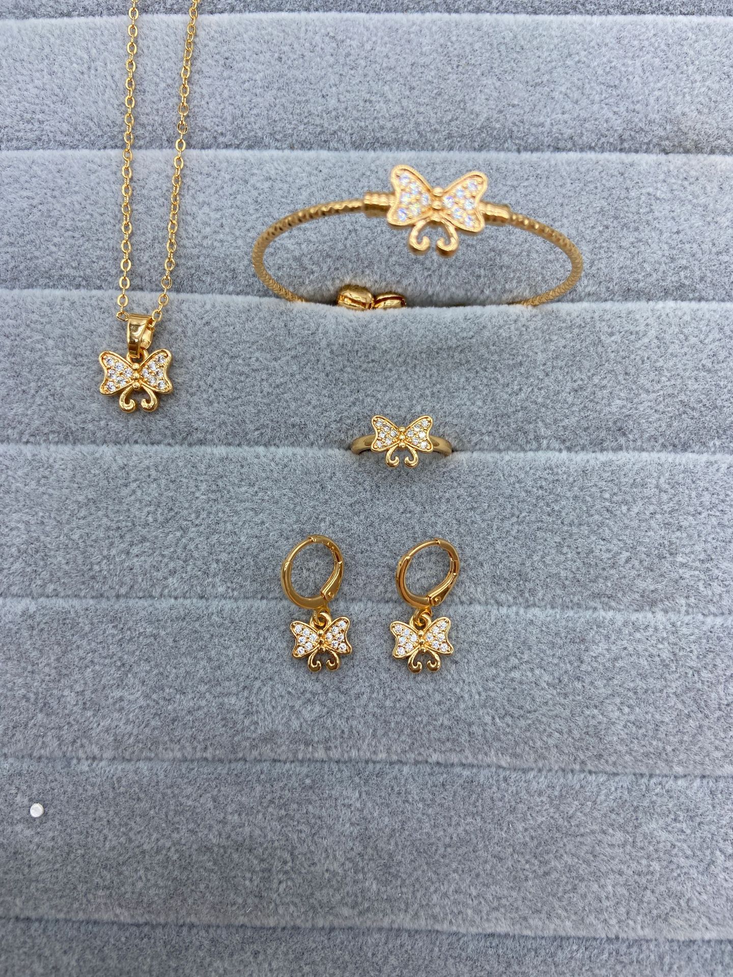 Juegos de joyería para niños mariposa cereza Mickey cobre oro zircon anillo pendientes brazalete collar joyería conjunto de cuatro piezas image 7