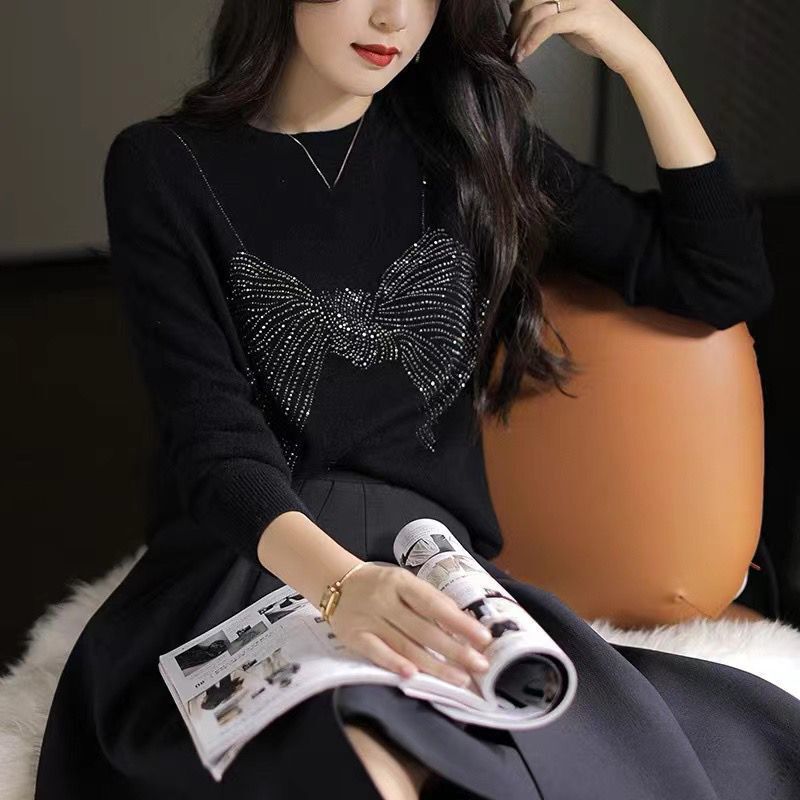 Fashionable Versatile Loose-Fitting Shiny Rhinestone Knit Sweater for Women, New Winter 2026 Soft Sweater Base Layer