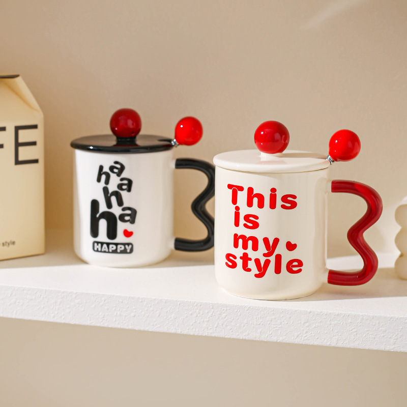 Tazas de cerámica de moda, tazas de agua creativas para hombres y mujeres, tazas de pareja, tazas de café con cucharas para regalos de amigos.