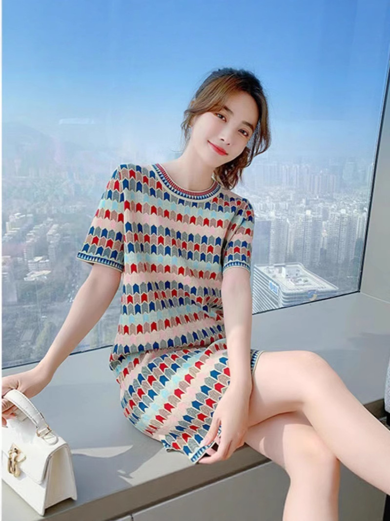 Đầm suông nữ midi họa tiết hoa in phong cách Pháp tình đầu — màu sắc
