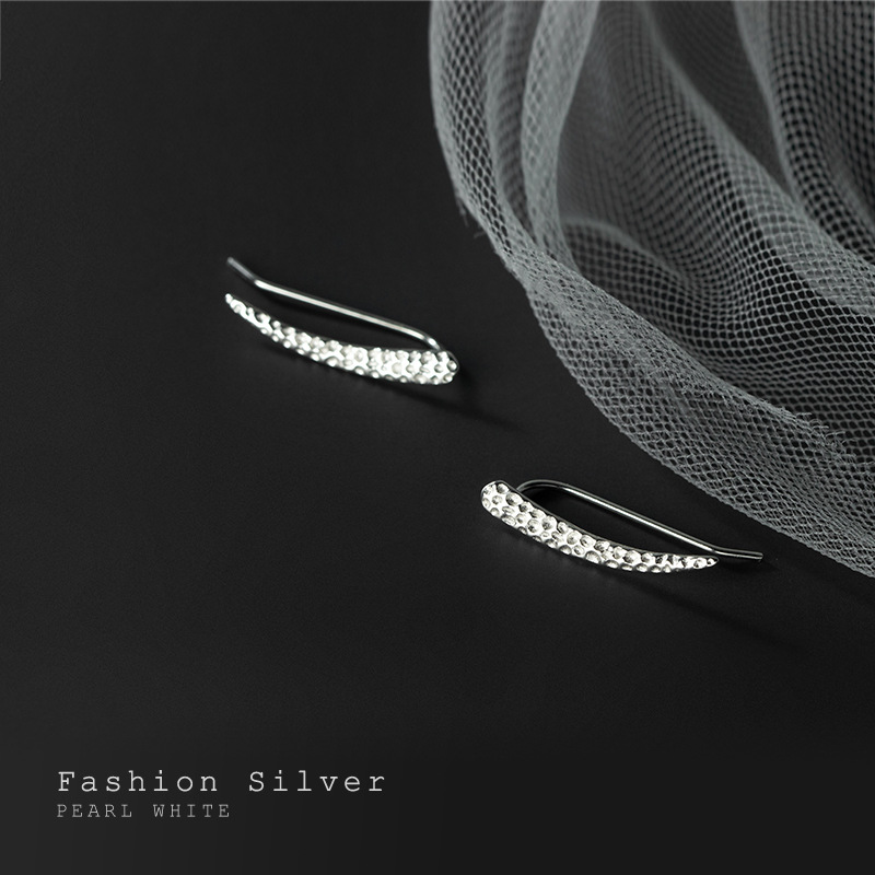 S925 plata de ley en forma de U gancho de oreja geométrico de viento frío orejas de cola de milano simples colmillos trepados orejeras de una palabra joyería M00425