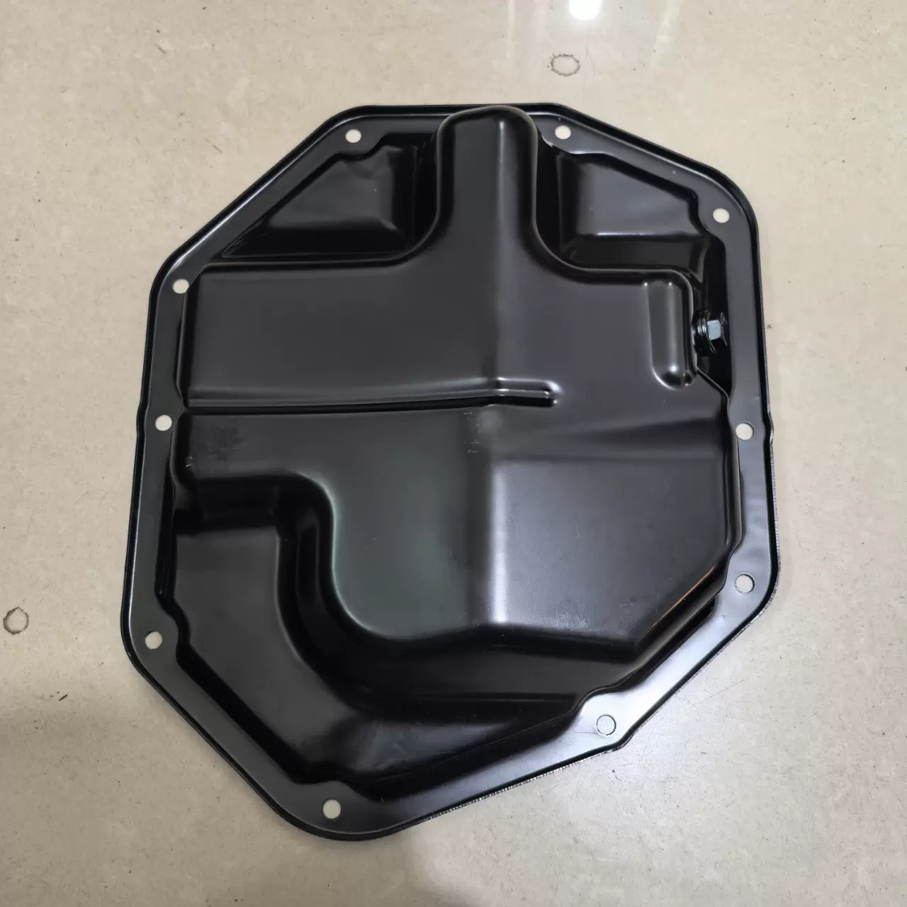 适用于 尼桑 发动机油底壳 OIL PAN 11110-4BB0B。