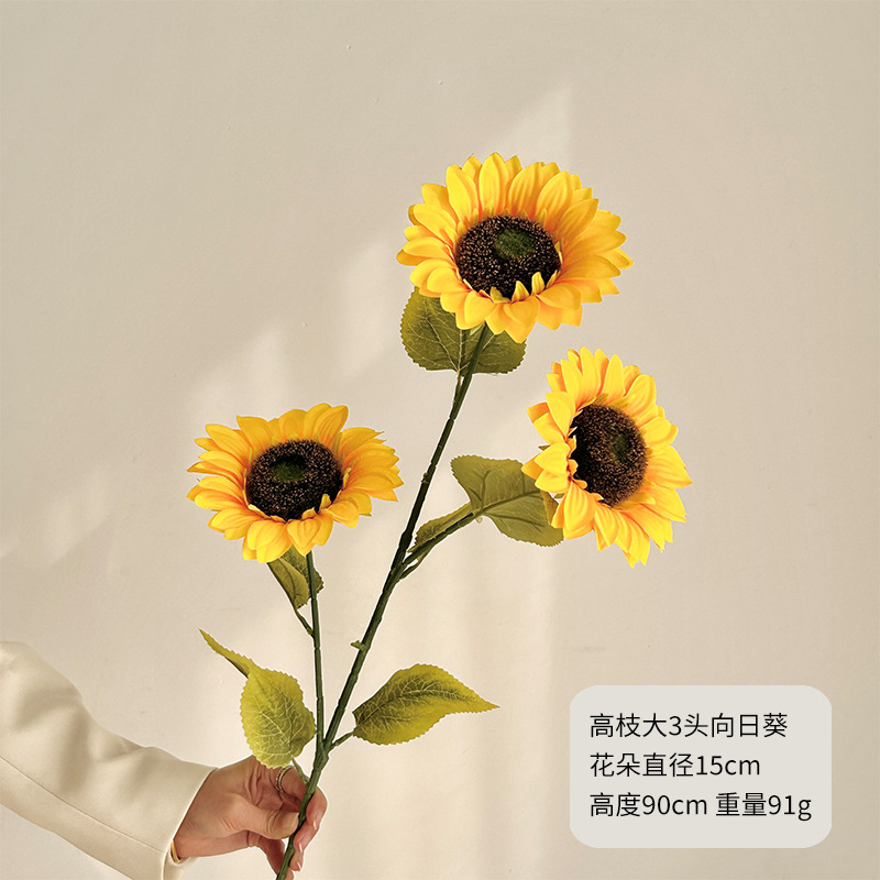 Ramas altas y tres girasoles grandes