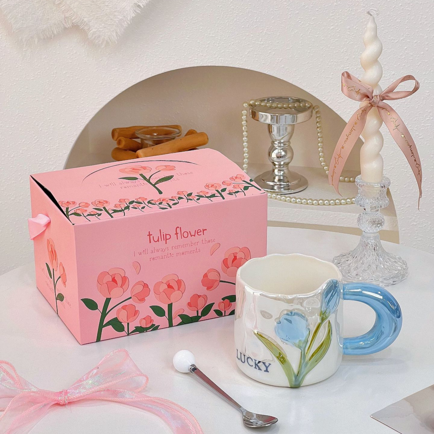 Hermosa taza de desayuno para mujeres alto valor de la cara doméstica taza de cerámica de tulipas creativa pareja taza de café al por mayor