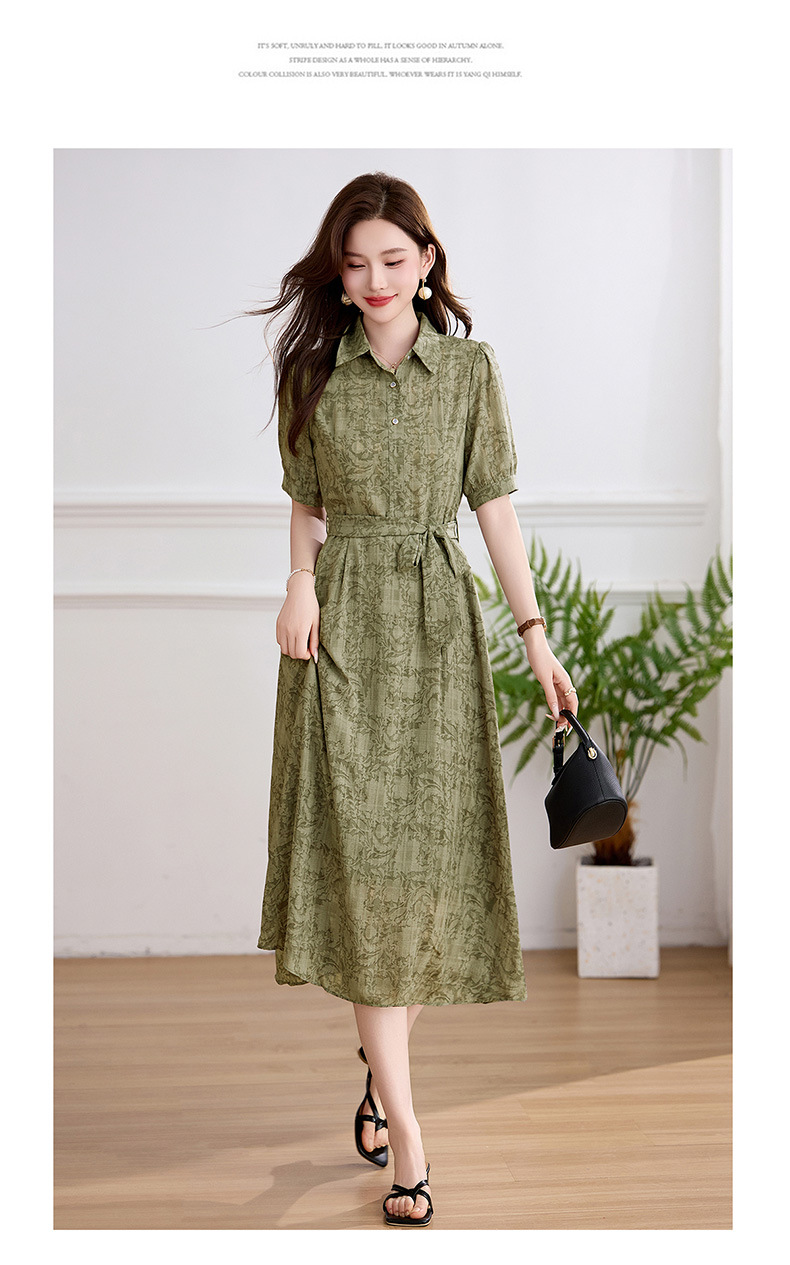 Đầm suông midi cổ bẻ họa tiết hoa nhí thiết kế dây buộc eo — xanh lá cây, màu xám chi tiết 17