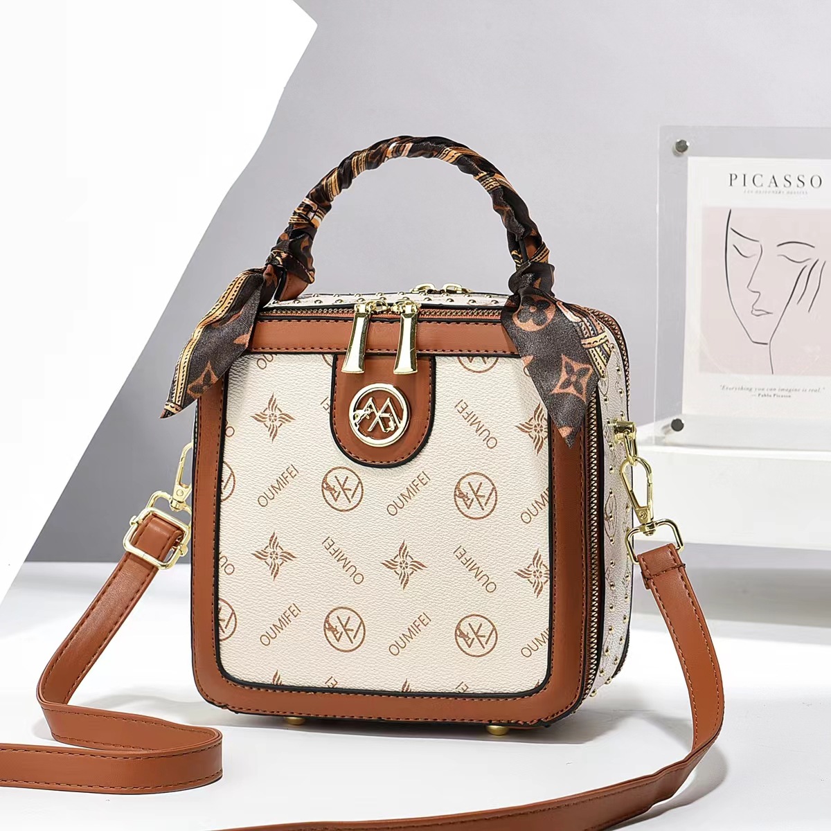 Nuevo bolso portátil Versión coreana de la textura de un solo hombro liso bolso diagonal moda femenina bolso de comercio exterior fabricante femenino 2025